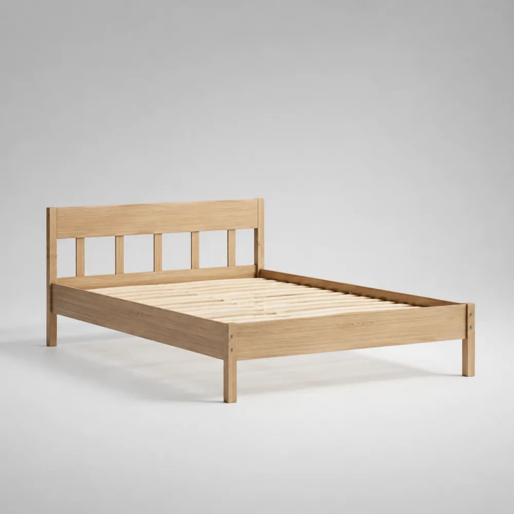 Letto matrimoniale in legno naturale con rete a doghe struttura rettangolare con testiera a listelli 160 x 200 cm