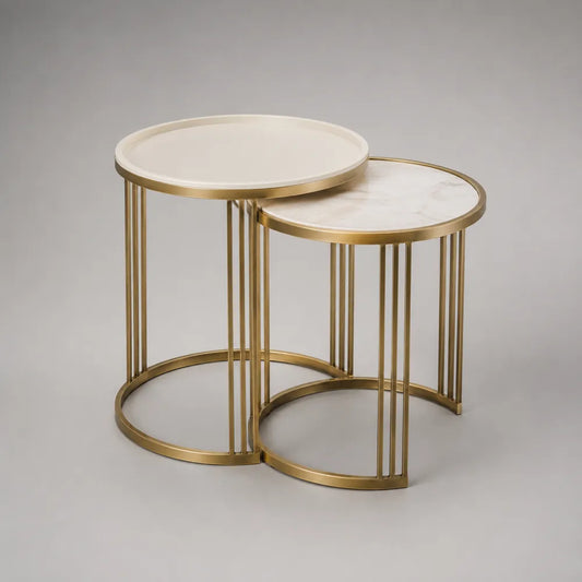 Tavolini da caffè 50 cm 45 cm set 2 pezzi rotondi nidificabili piano effetto marmo struttura in acciaio verniciato oro altezze 55 cm e 50 cm